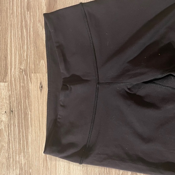 Lululemon Black Wunder Under Leggings! - Picture 4 of 4